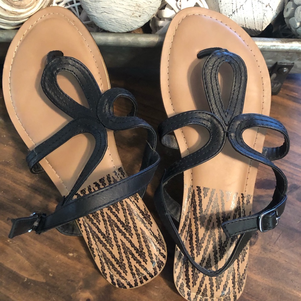 Time & Tru Black Sandals